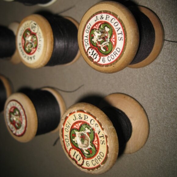 Lot of 11 Vintage Spools of Sewing Thread J & P Coats - Picture 4 of 11